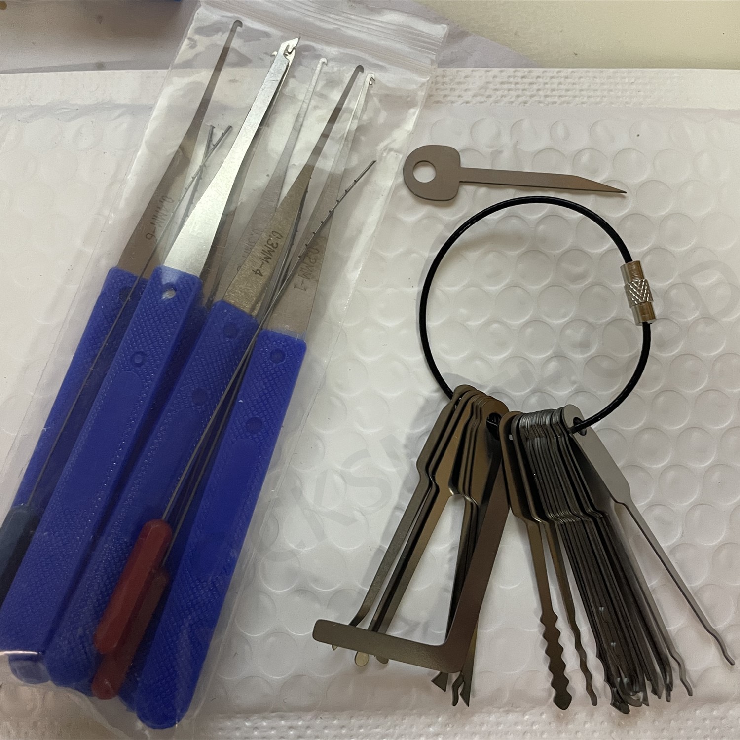 طقم أدوات فك المفاتيح المكسورة - مراجعة Lock Picking Set وسعره